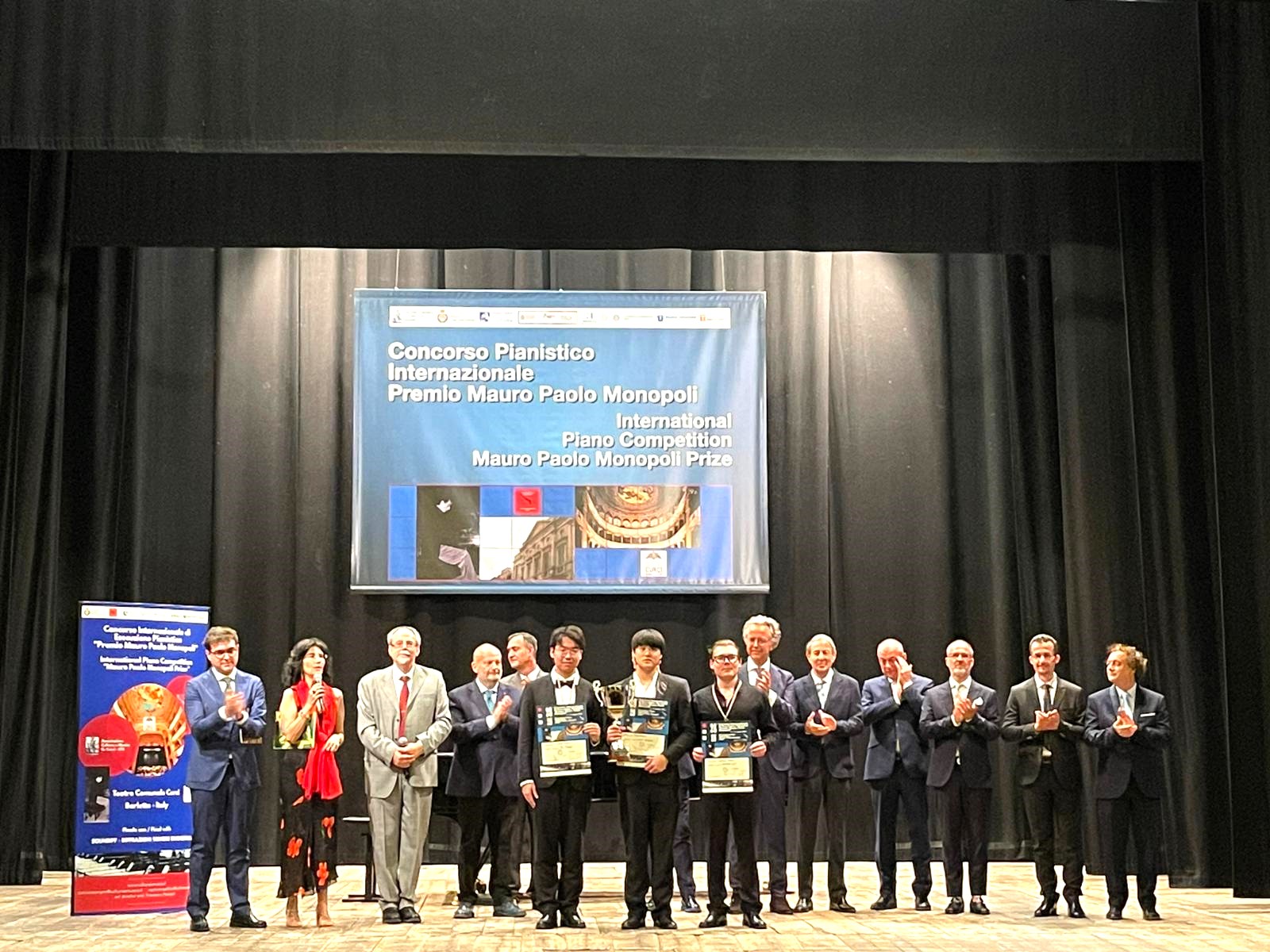 Immagine di copertina per TRE I FINALISTI DI SCENA AL CURCI PER IL 28 CONCORSO PIANISTICO INTERNAZIONALE PREMIO MAURO PAOLO MONOPOLI CON L\'ORCHESTRA ICO SUONI DEL SUD
