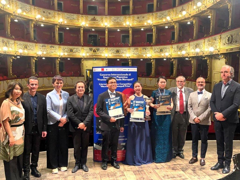 27  CONCORSO PIANISTICO INTERNAZIONALE PREMIO MAURO PAOLO MONOPOLI. PRIMO PREMIO ALLA  PIANISTA AUSTRALIANA CAITLAN RINALDY, SECONDO ALLA CINESE MU WANQIAO E TERZO  AL PIANISTA INDONESIANO CALVIN ABDIEL